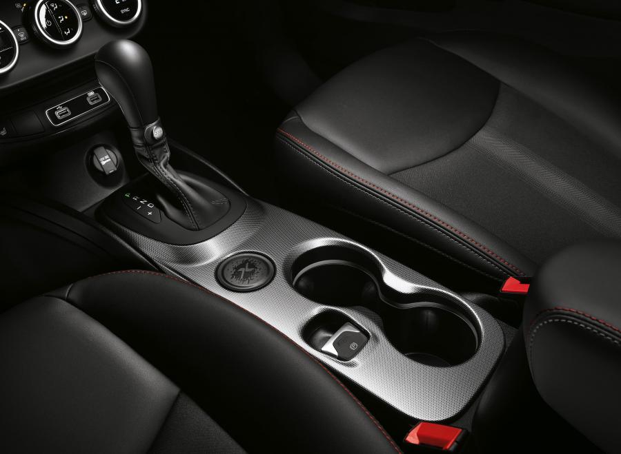 Детали интерьера Fiat 500X Sport (334) 2019 года  (фото 40 из 79)